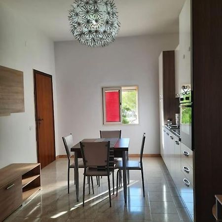 Appartamento In Villa Con Pineta Лепорано Екстериор снимка
